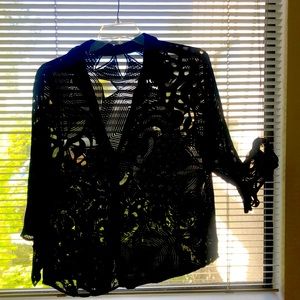 Burnt velvet on silk . Wide decorated sleeves. Bohemian style. As new. No tags